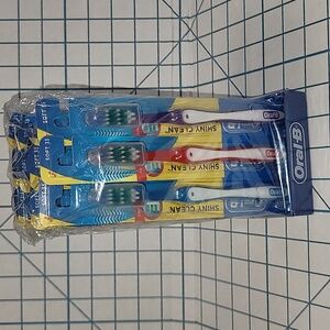 Set Of 12 "Soft 35" Oral-B Shiny Clean Toothbrush Set.  NIP‎